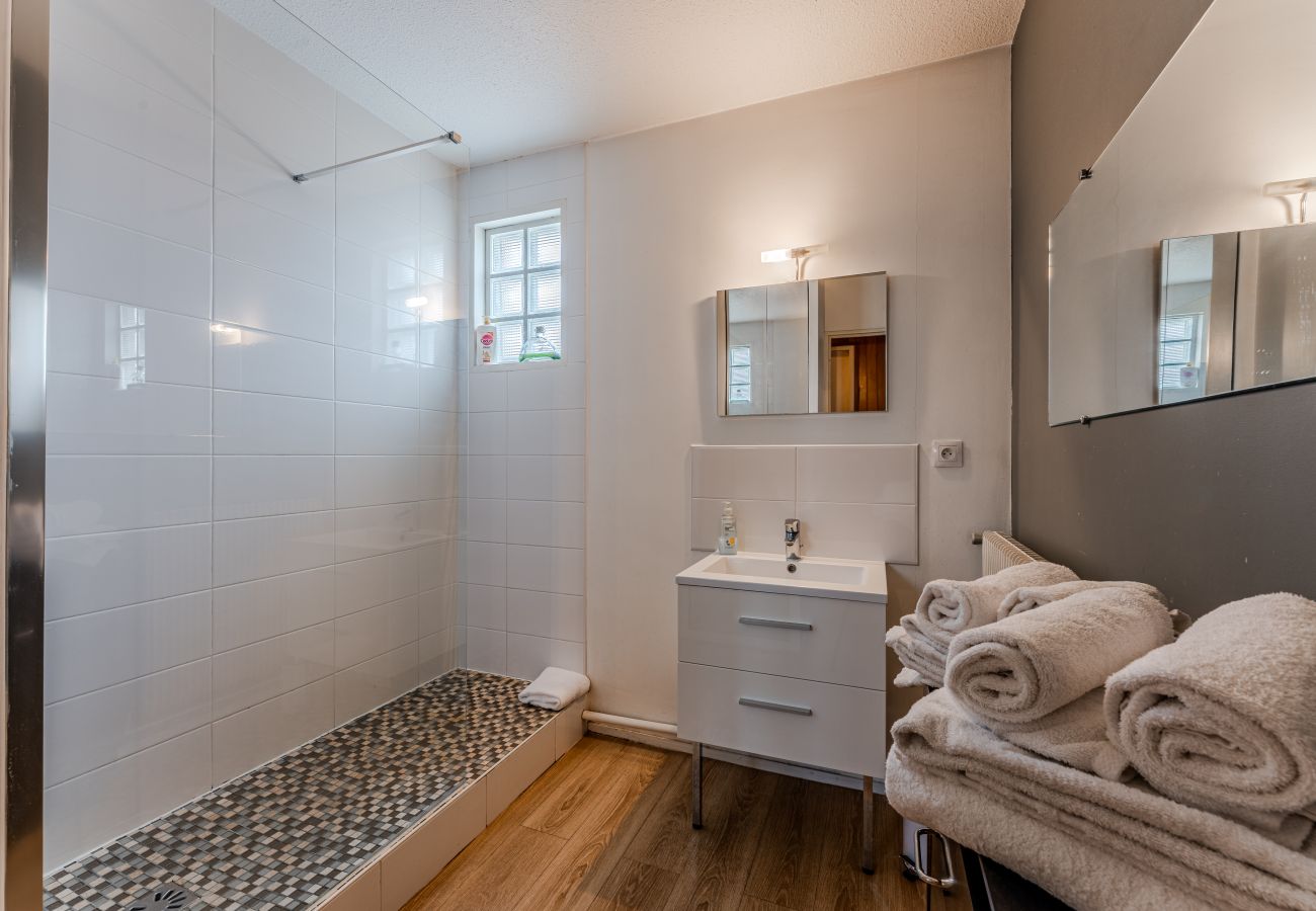 Appartement à Bordeaux - Spacieux 2 chambres, Terrasse, Parking, ascenseur
