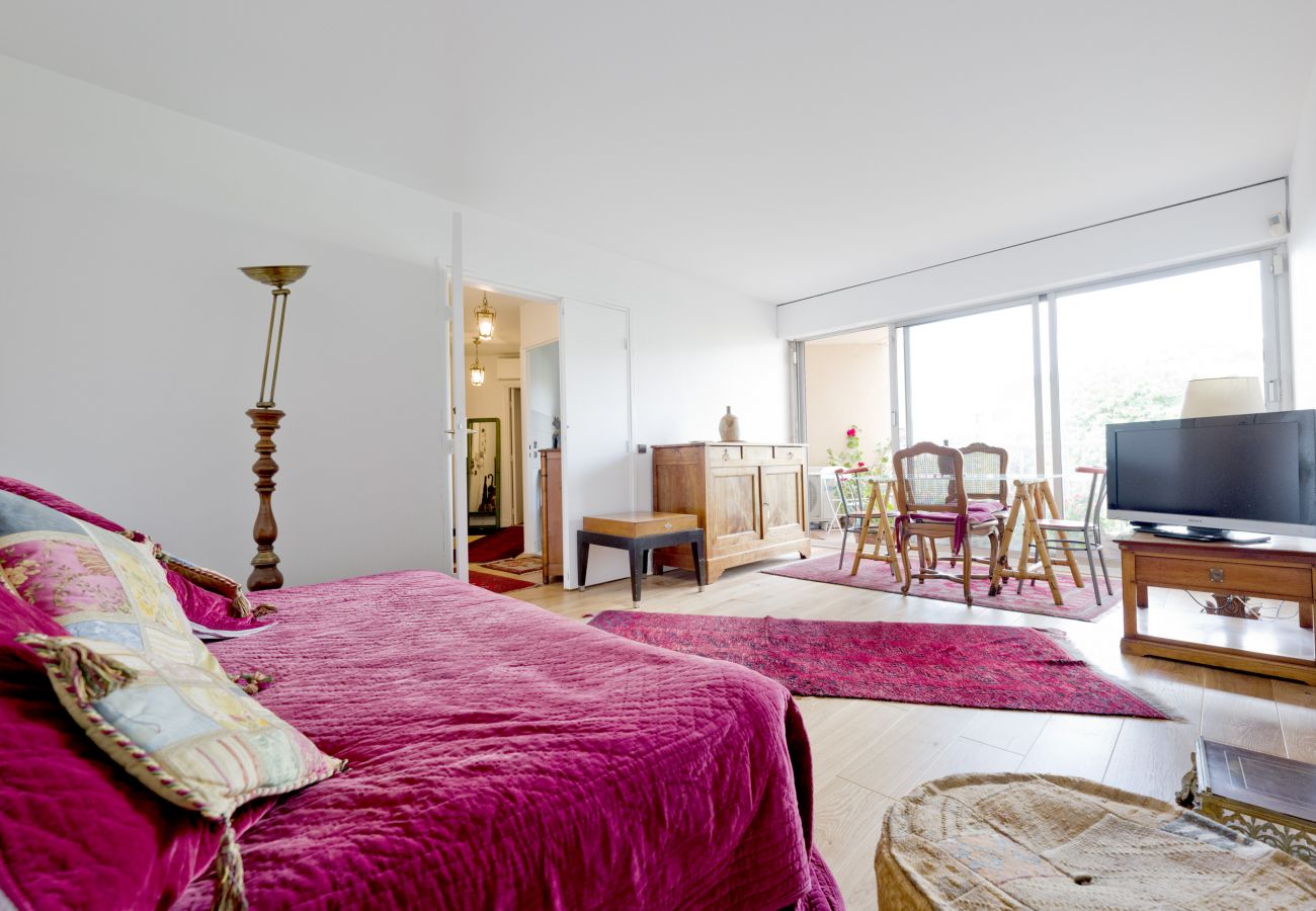 Appartement à Bordeaux - Lumineux 2 chambres avec terrasse, calme, clim, ascenseur