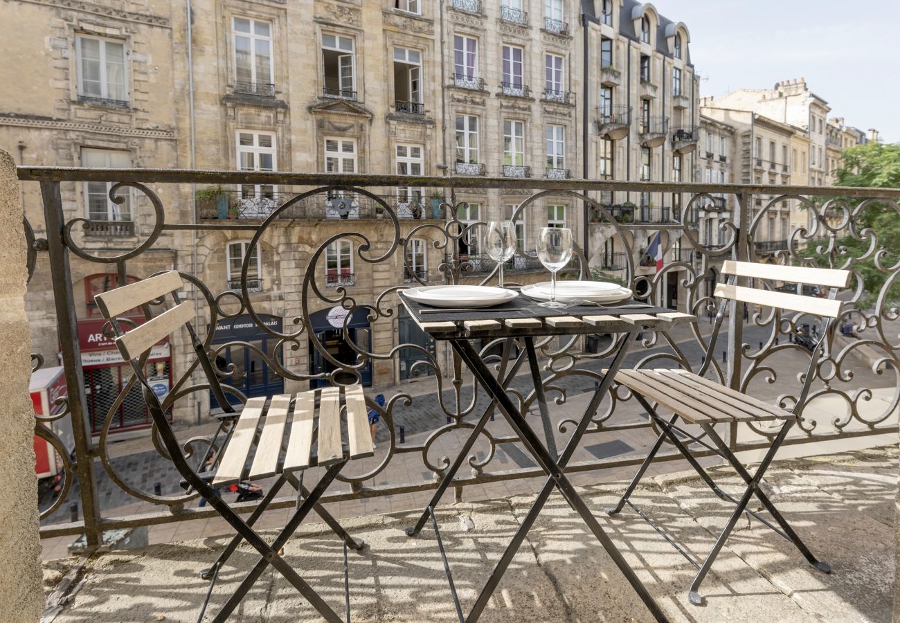 Appartement à Bordeaux - Place du Palais Bordeaux Centre Historique, balcon