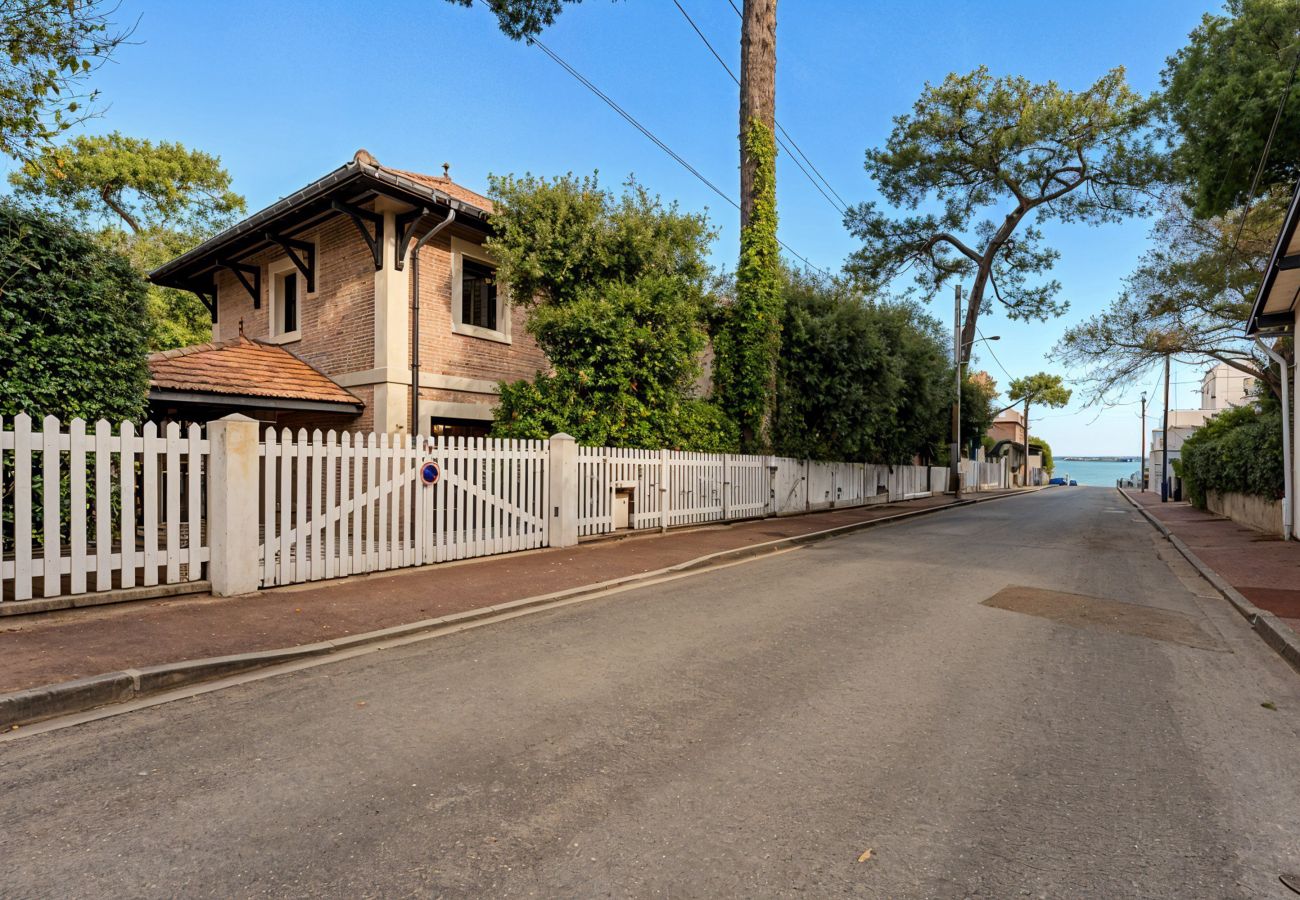 Villa à Arcachon - Villa d'Exception au Moulleau – 2ème ligne, Vue Bassin & Plage à 40m