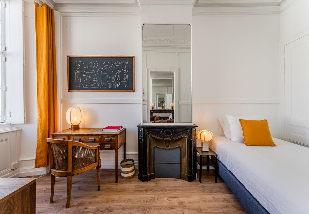 Appartement à Bordeaux - Triangle d'Or — Élégance & lit King Size 